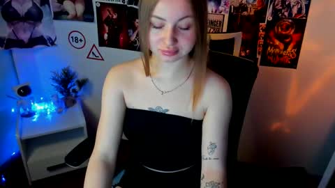 Snapshot of nicoledior_ chatting on 10-12-25, 06:45 Nicole online show from 10-12-25, 06:45