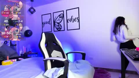 nicolee millerr online show from 10-28-25, 12:09