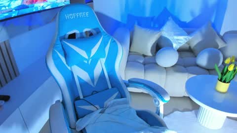 Nicolle online show from 06-05-26, 01:34