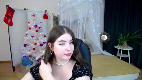 Snapshot of nicolefoxery chatting on 12-16-24, 06:21 nicolefoxery online show from 12-16-24, 06:21