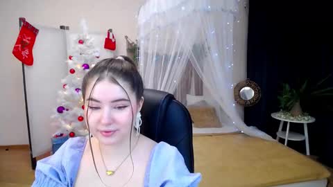 Snapshot of nicolefoxery chatting on 12-18-24, 06:25 nicolefoxery online show from 12-18-24, 06:25