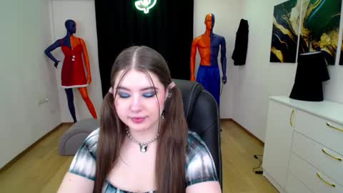 Snapshot of nicolefoxery chatting on 01-20-25, 06:21 nicolefoxery online show from 01-20-25, 06:21