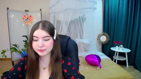 Snapshot of nicolefoxery chatting on 02-15-25, 10:22 nicolefoxery online show from 02-15-25, 10:22