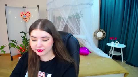Snapshot of nicolefoxery chatting on 02-17-25, 06:48 nicolefoxery online show from 02-17-25, 06:48