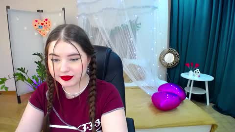 Snapshot of nicolefoxery chatting on 02-19-25, 09:36 nicolefoxery online show from 02-19-25, 09:36