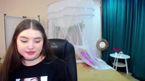 Snapshot of nicolefoxery chatting on 02-24-25, 04:26 nicolefoxery online show from 02-24-25, 04:26