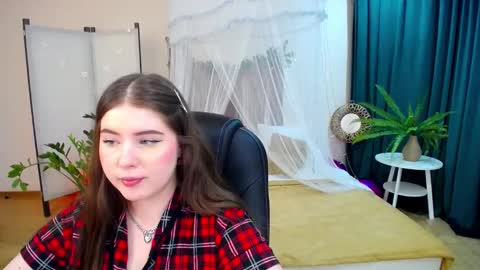 Snapshot of nicolefoxery chatting on 03-08-25, 12:11 nicolefoxery online show from 03-08-25, 12:11