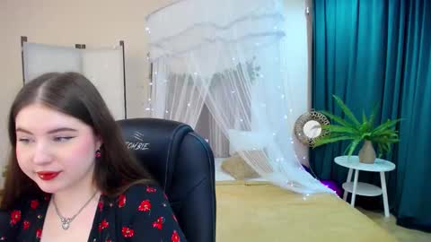 Snapshot of nicolefoxery chatting on 03-08-25, 10:56 nicolefoxery online show from 03-08-25, 10:56