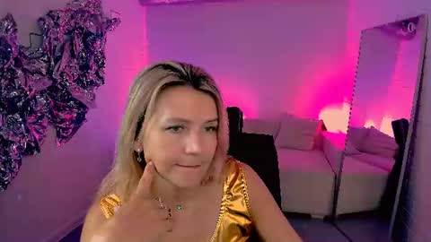 Snapshot of nicolehits chatting on 06-22-26, 01:52 nicolehits online show from 06-22-26, 01:52