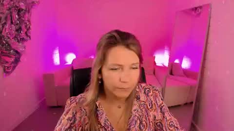 Snapshot of nicolehits chatting on 06-29-26, 01:00 nicolehits online show from 06-29-26, 01:00