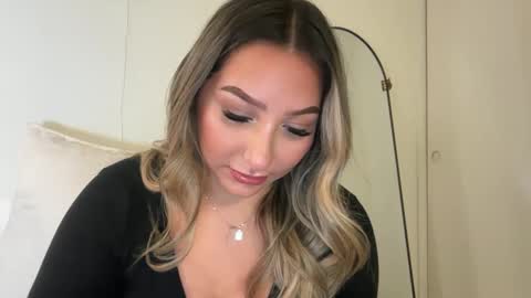 Snapshot of nicolelovesyou444 chatting on 09-15-25, 11:21 nicolelovesyou444 online show from 09-15-25, 11:21