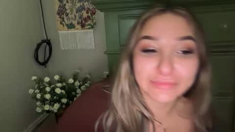 Snapshot of nicolelovesyou444 chatting on 11-04-25, 04:50 nicolelovesyou444 online show from 11-04-25, 04:50