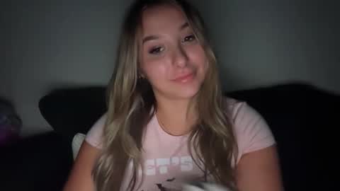 Snapshot of nicolelovesyou444 chatting on 11-05-25, 12:27 nicolelovesyou444 online show from 11-05-25, 12:27