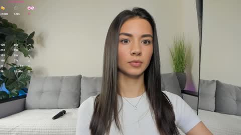 Snapshot of nicoleluuv chatting on 12-04-24, 01:09 Dua Lipa online show from 12-04-24, 01:09