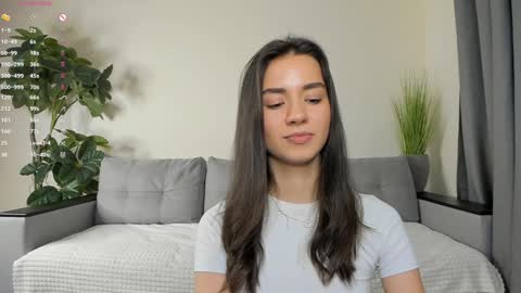 Snapshot of nicoleluuv chatting on 12-20-24, 07:17 Dua Lipa online show from 12-20-24, 07:17