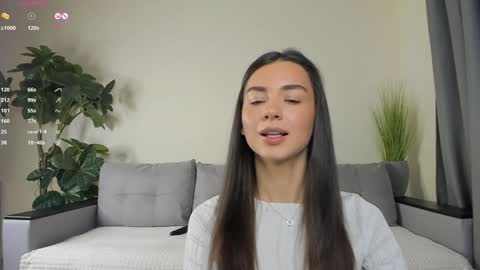 Snapshot of nicoleluuv chatting on 12-22-24, 01:11 Dua Lipa online show from 12-22-24, 01:11