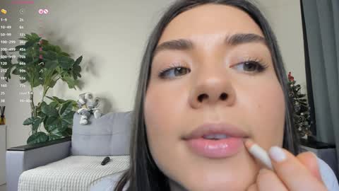 Snapshot of nicoleluuv chatting on 01-06-25, 01:08 Dua Lipa online show from 01-06-25, 01:08