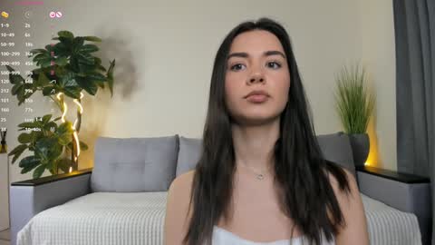Snapshot of nicoleluuv chatting on 01-09-25, 01:02 Dua Lipa online show from 01-09-25, 01:02