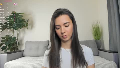 Snapshot of nicoleluuv chatting on 01-10-25, 01:09 Dua Lipa online show from 01-10-25, 01:09