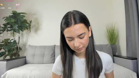 Snapshot of nicoleluuv chatting on 01-12-25, 01:05 Dua Lipa online show from 01-12-25, 01:05