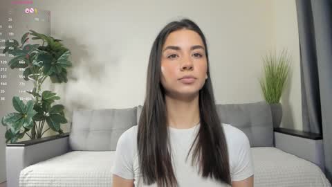 Snapshot of nicoleluuv chatting on 01-24-25, 01:14 Dua Lipa online show from 01-24-25, 01:14