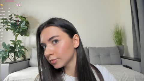 Snapshot of nicoleluuv chatting on 01-29-25, 07:11 Dua Lipa online show from 01-29-25, 07:11