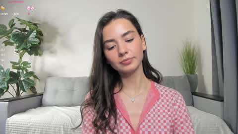 Snapshot of nicoleluuv chatting on 01-30-25, 07:15 Dua Lipa online show from 01-30-25, 07:15