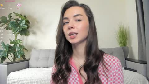 Snapshot of nicoleluuv chatting on 02-02-25, 07:14 Dua Lipa online show from 02-02-25, 07:14