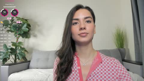 Snapshot of nicoleluuv chatting on 02-05-25, 04:14 Dua Lipa online show from 02-05-25, 04:14