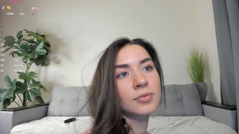 Snapshot of nicoleluuv chatting on 02-06-25, 07:18 Dua Lipa online show from 02-06-25, 07:18