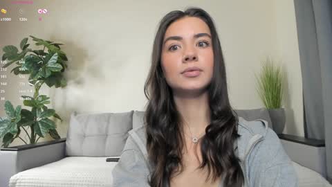 Snapshot of nicoleluuv chatting on 02-07-25, 01:11 Dua Lipa online show from 02-07-25, 01:11