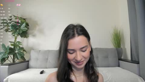 Snapshot of nicoleluuv chatting on 02-12-25, 01:06 Dua Lipa online show from 02-12-25, 01:06