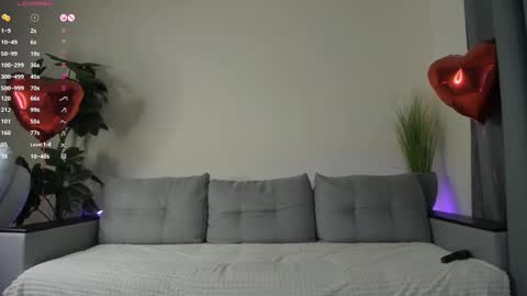 Snapshot of nicoleluuv chatting on 02-19-25, 04:11 Dua Lipa online show from 02-19-25, 04:11