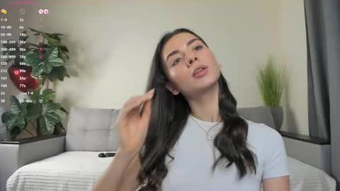 Snapshot of nicoleluuv chatting on 02-26-25, 04:14 Dua Lipa online show from 02-26-25, 04:14