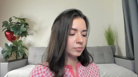 Snapshot of nicoleluuv chatting on 03-03-25, 07:17 Dua Lipa online show from 03-03-25, 07:17