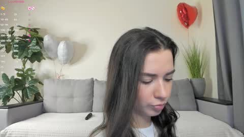 Snapshot of nicoleluuv chatting on 03-07-25, 01:29 Dua Lipa online show from 03-07-25, 01:29