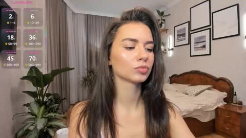 Snapshot of nicoleluuv chatting on 09-15-25, 04:18 Dua Lipa online show from 09-15-25, 04:18