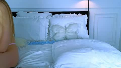 Nicole online show from 04-21-26, 02:04