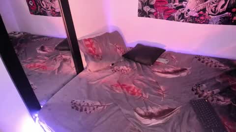 Nicol independent model online show from 01-15-25, 01:34