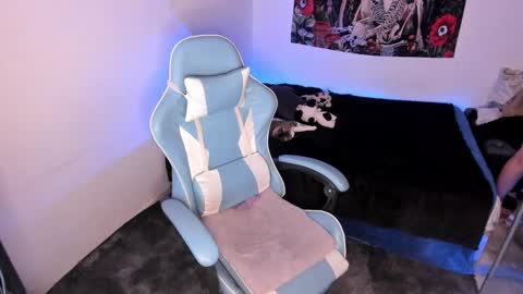 Nicol independent model online show from 02-25-25, 02:47