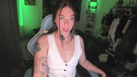 Nicol independent model online show from 10-11-25, 09:46