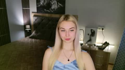 NicoleStunning online show from 06-09-26, 06:47