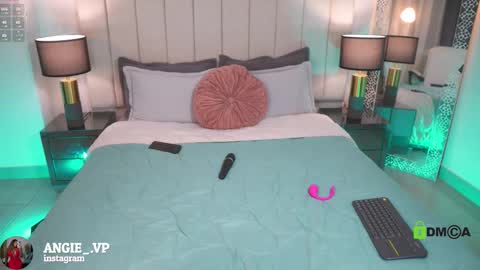 nicoleth18 online show from 03-12-26, 11:38