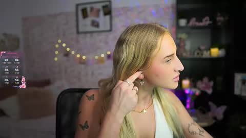 nicolette__shea_ online show from 03-06-25, 02:51