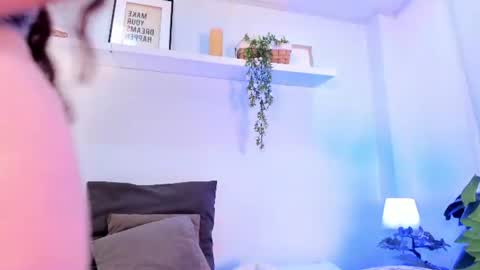 Snapshot of nicolle_evanss_ chatting on 06-25-26, 05:12 nicolle_evanss_ online show from 06-25-26, 05:12