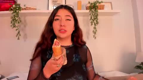 Snapshot of nicolle_evanss_ chatting on 06-27-26, 06:29 nicolle_evanss_ online show from 06-27-26, 06:29