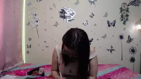 nicolle_sky online show from 10-17-25, 04:31