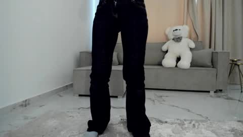 Nicolle online show from 04-04-26, 05:16