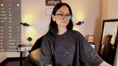 Snapshot of nicollehall chatting on 02-12-26, 01:28 Nicoll online show from 02-12-26, 01:28