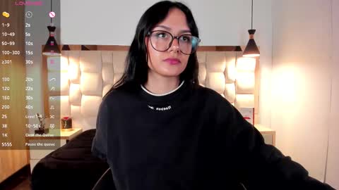 Snapshot of nicollehall chatting on 02-17-26, 01:07 Nicoll online show from 02-17-26, 01:07